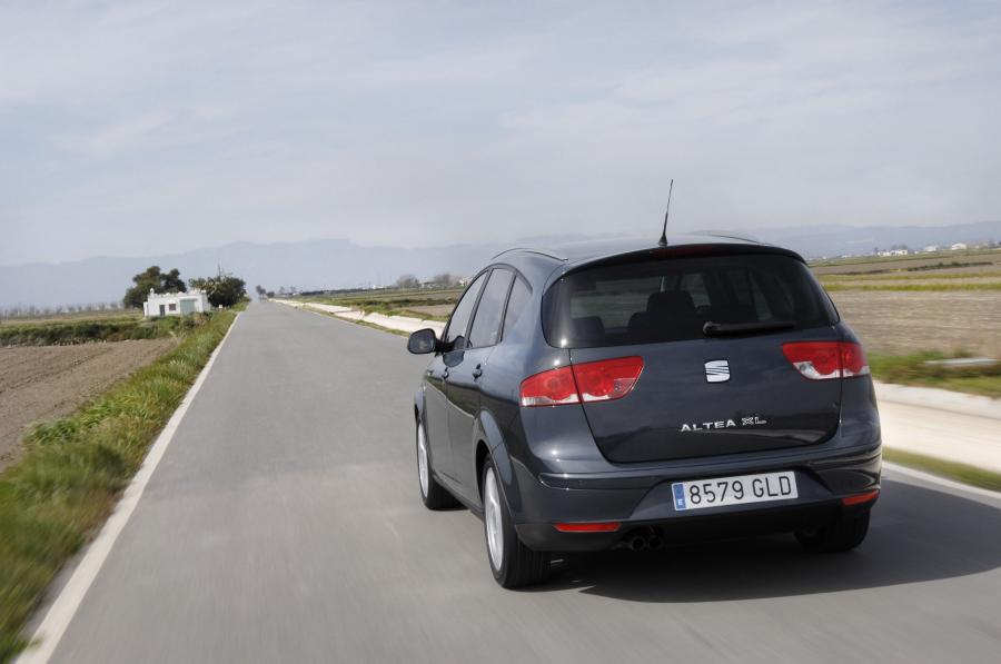  Seat Altea XL 2010 года  (фото 12 из 34)